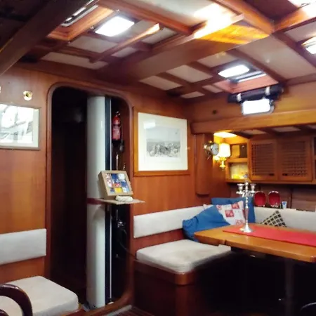 Malu Yachting 14 Mt Bed and breakfast
